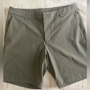 Lululemon men’s commission classic short 9”